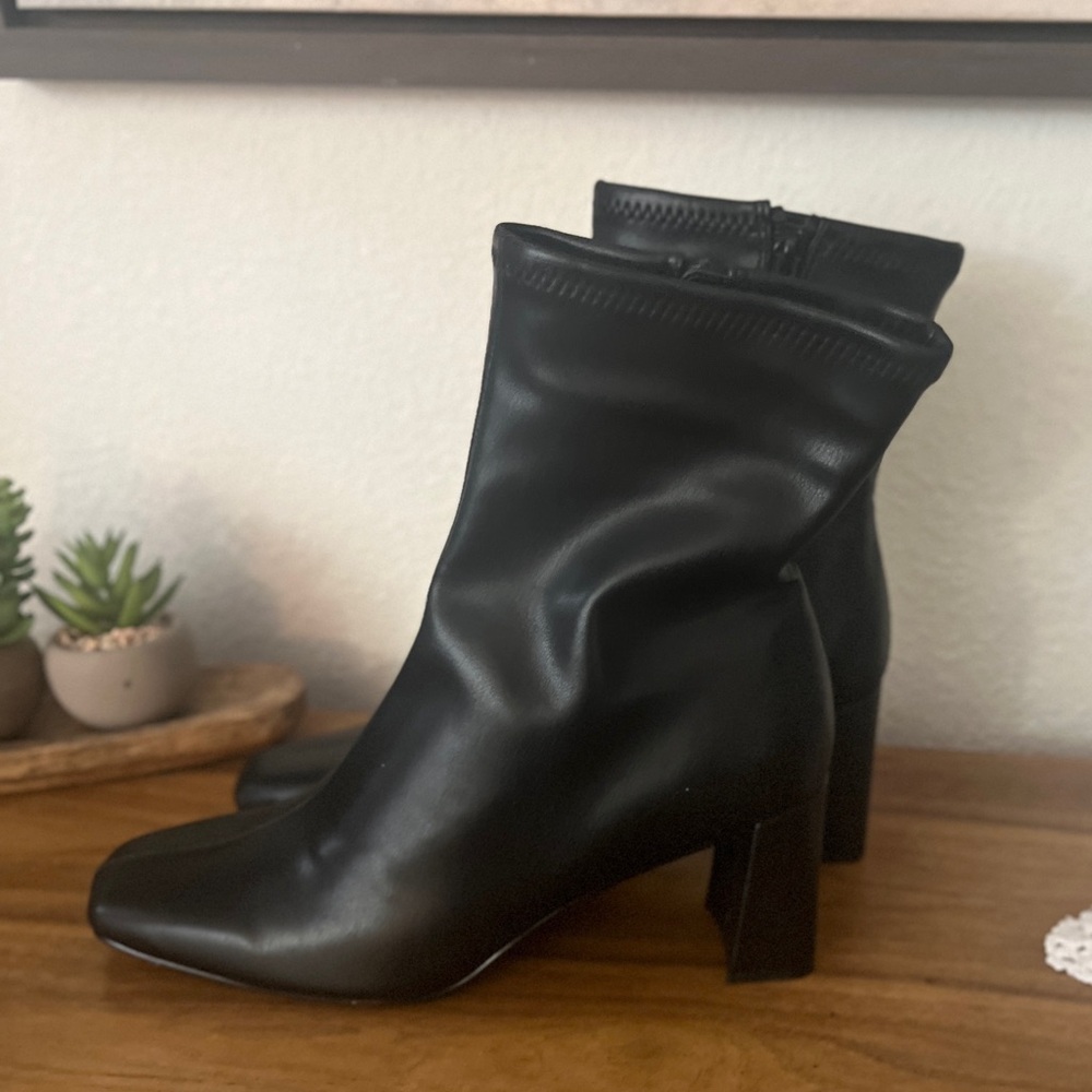 Steve Madden
Black
Size 9.5 
Ankle Boots
2.5” heel
NWT - Picture 4 of 16